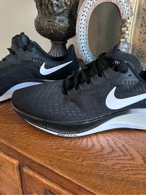 Women’s Sz 10 Nike Zoom Pegasus 37 Black/ White Athletic Sneakers Running Shoe